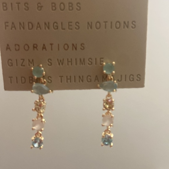 ๐ Anthropologie Dainty Crystal Drop Earrings in Mint & Ivory - Picture 6 of 10